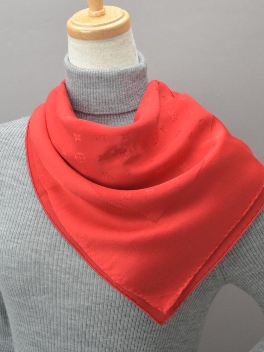 Louis Vuitton Monogram Scarf 85 Silk Red Shawl - Picture 8 of 9